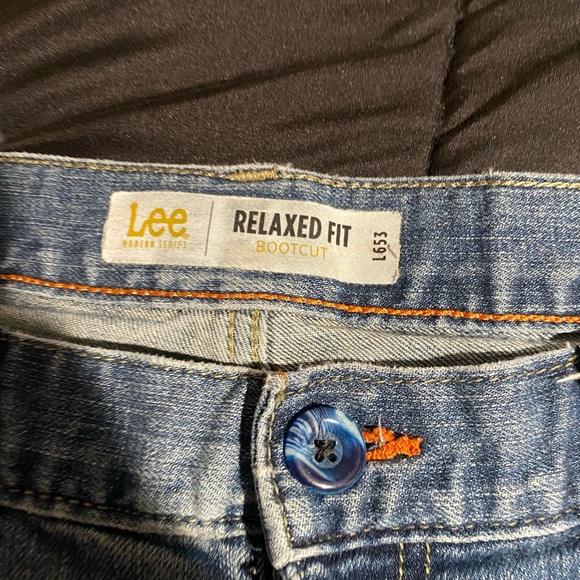 Nice used LEE jeans only issue is i sowed a different button on - Picture 2 of 4